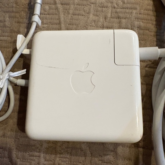 Apple 85W Power Adapter Charger A1343 - Picture 2 of 5